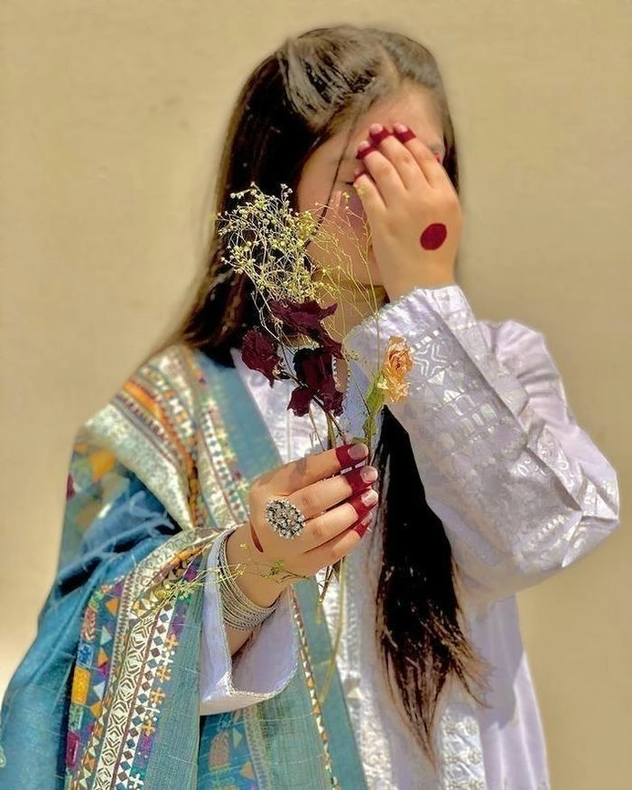 5 girl dp hidden face for dp