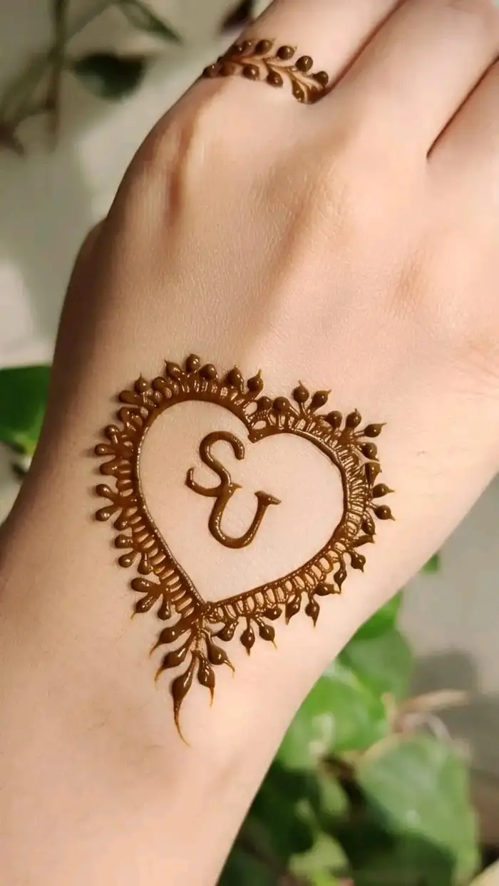 Aesthetic U Mehndi Design Gallery