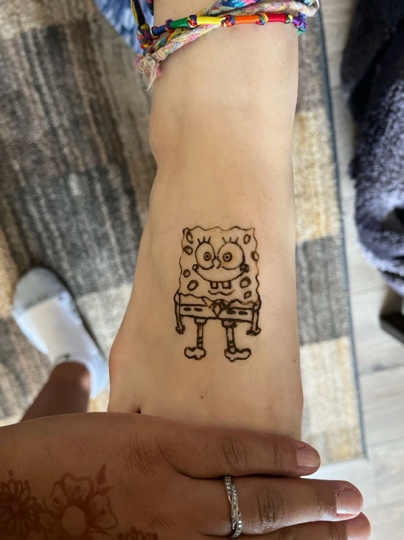 aesthetic cartoon mehndi design