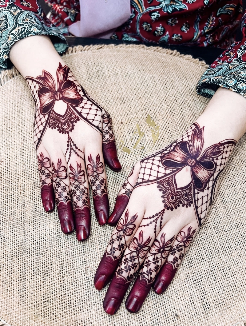 aesthetic mehndi design back hand simple and beautifu