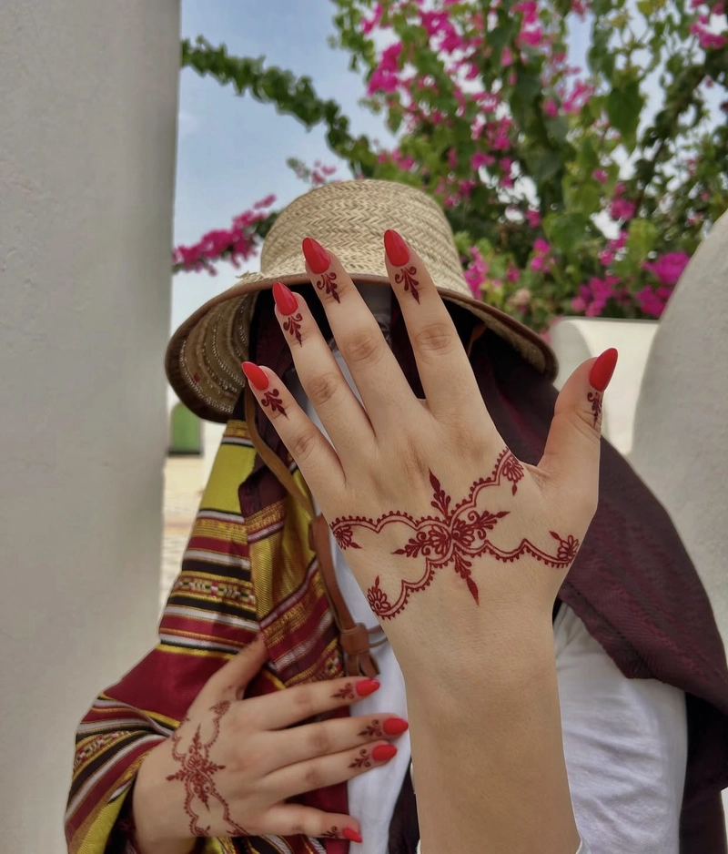aesthetic mehndi design for back hand simple
