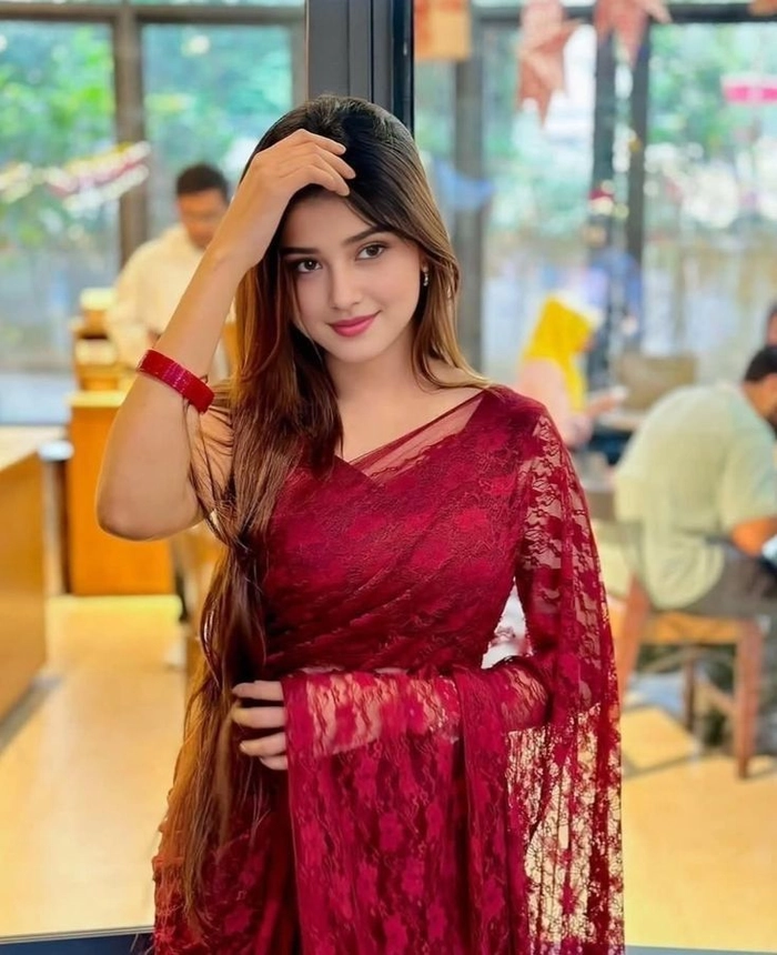 aesthetic saree dp