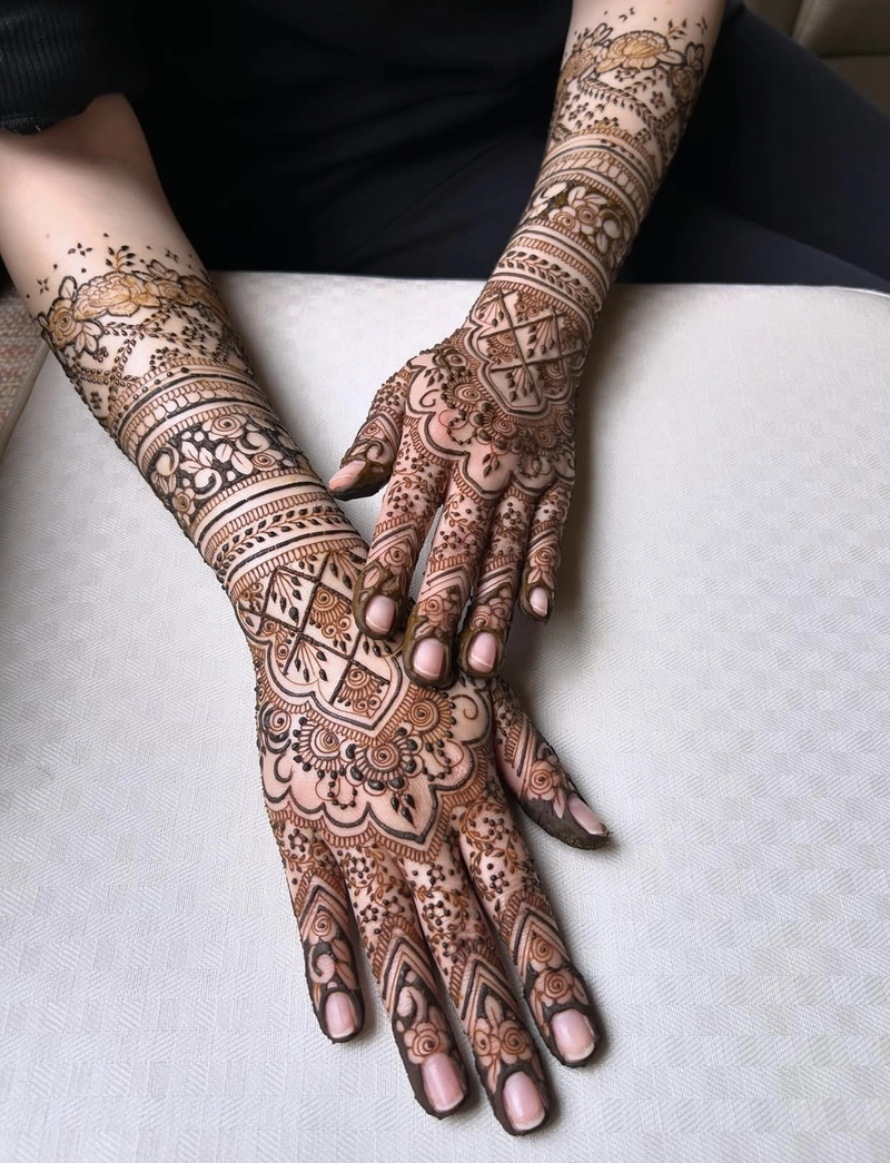 arabic gorgeous mehndi design