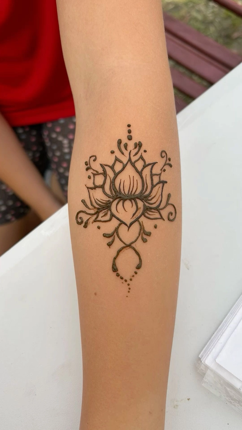 arabic lotus mehndi design