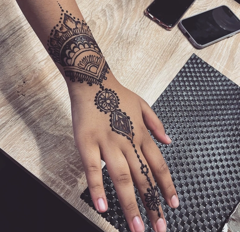 back hand mehndi design jewellery