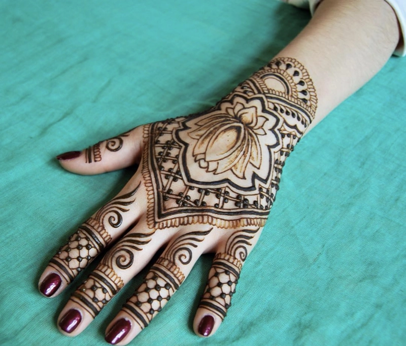 back lotus mehndi design