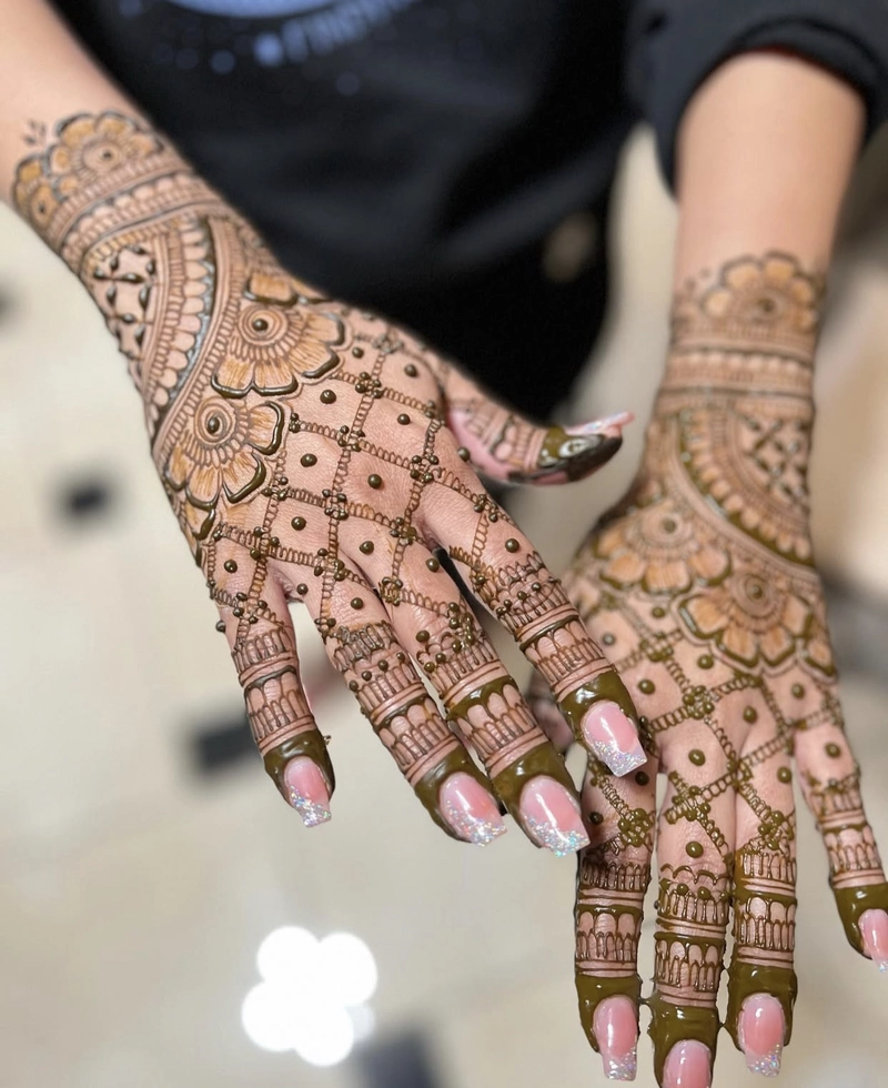 beautiful checks mehndi design