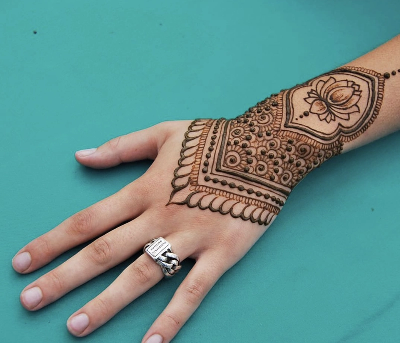 beautiful lotus mehndi design