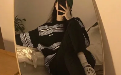 black mirror selfie dp