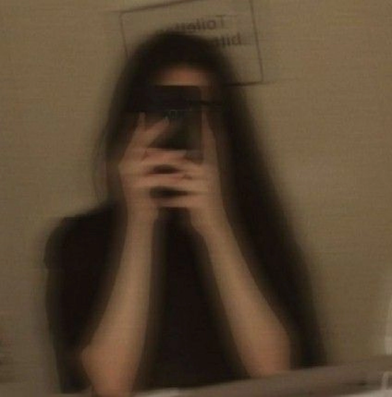 blur girl photo