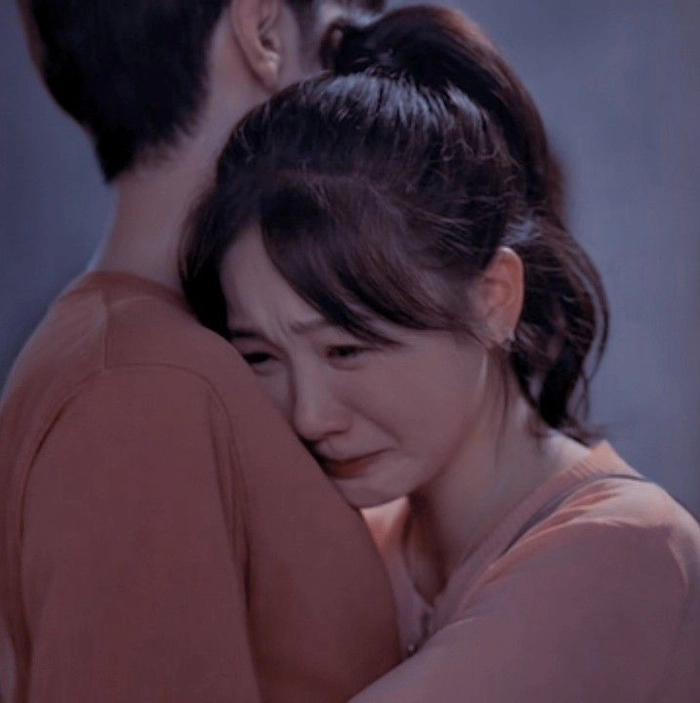 boy and girl hug dp