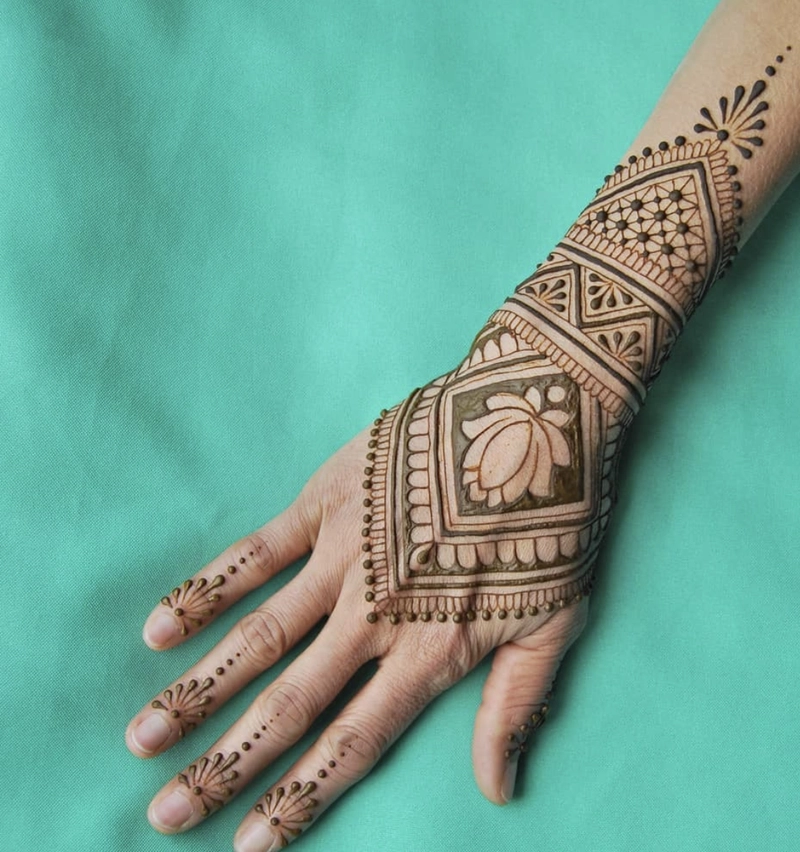 bridal lotus mehndi design