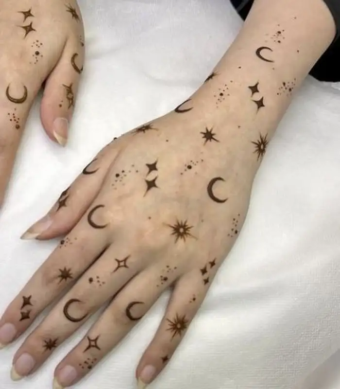 c letter mehndi design for girl
