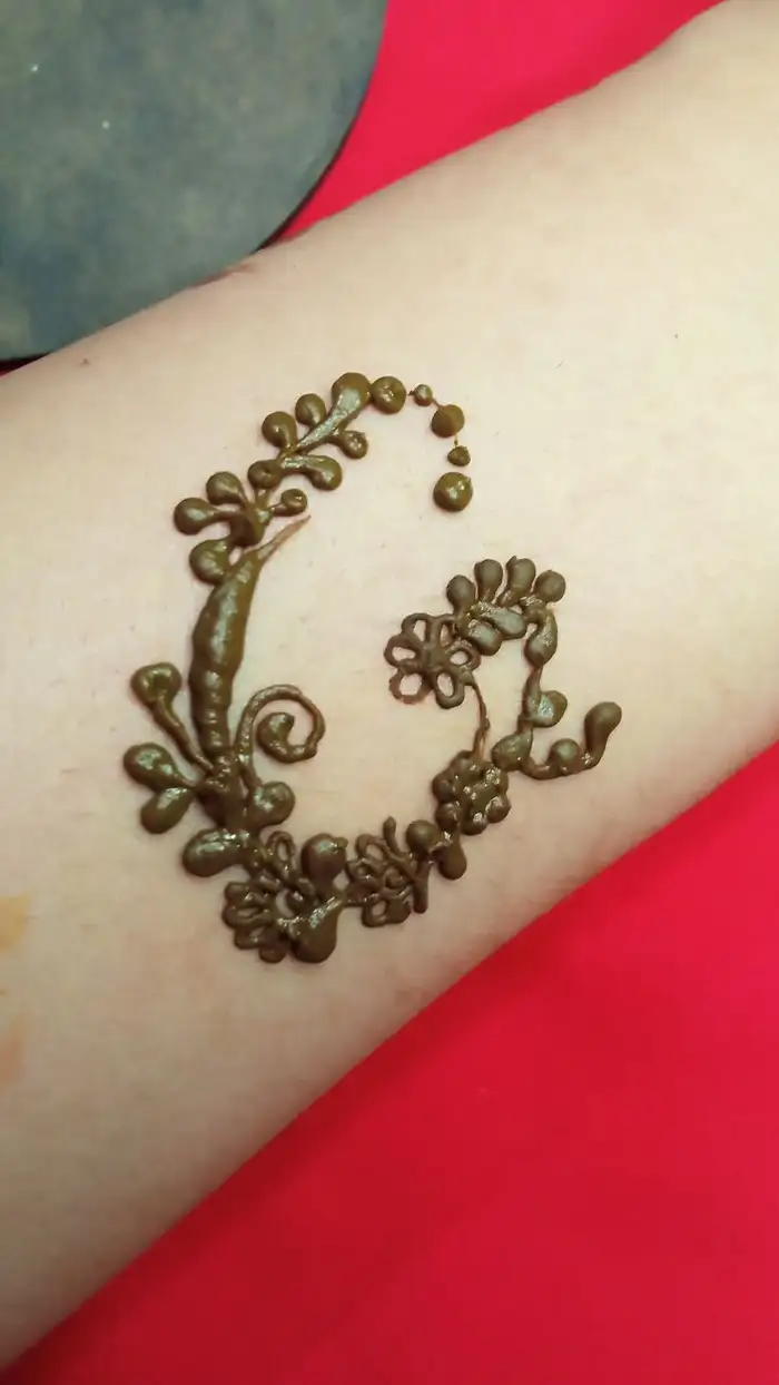 c name mehndi design photo