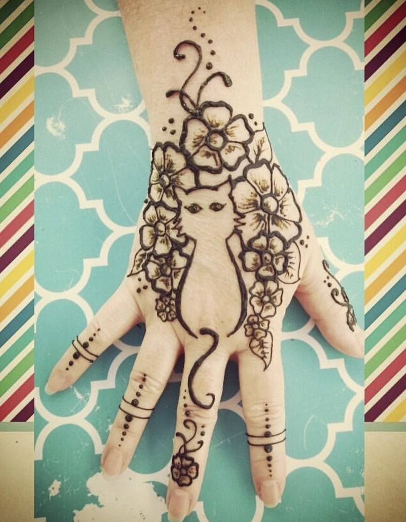 cat paw mehndi design