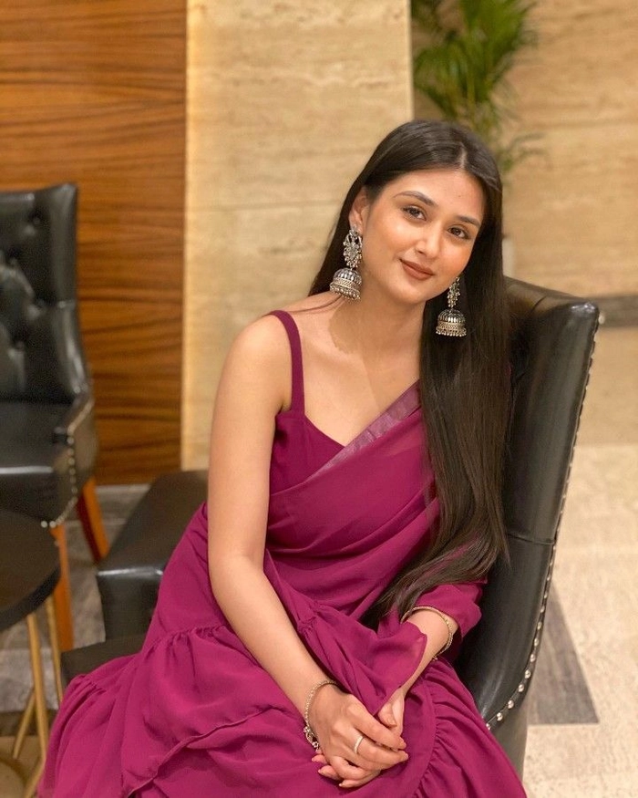 charming saree girl dp