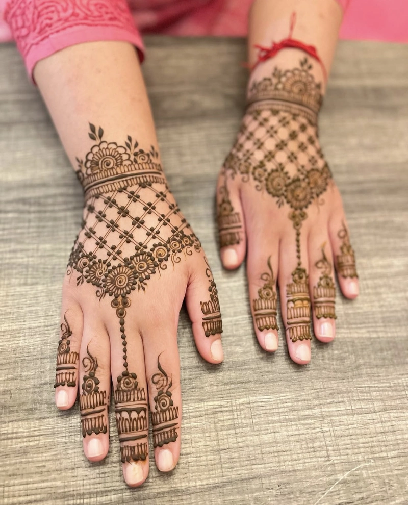 check mehndi design back hand simple