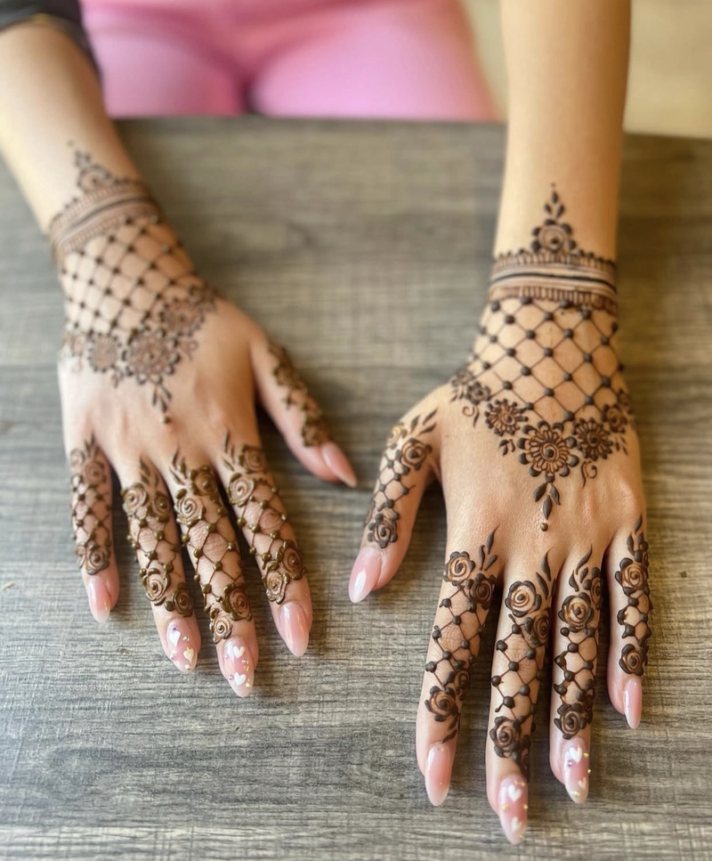 check mehndi design simple back hand