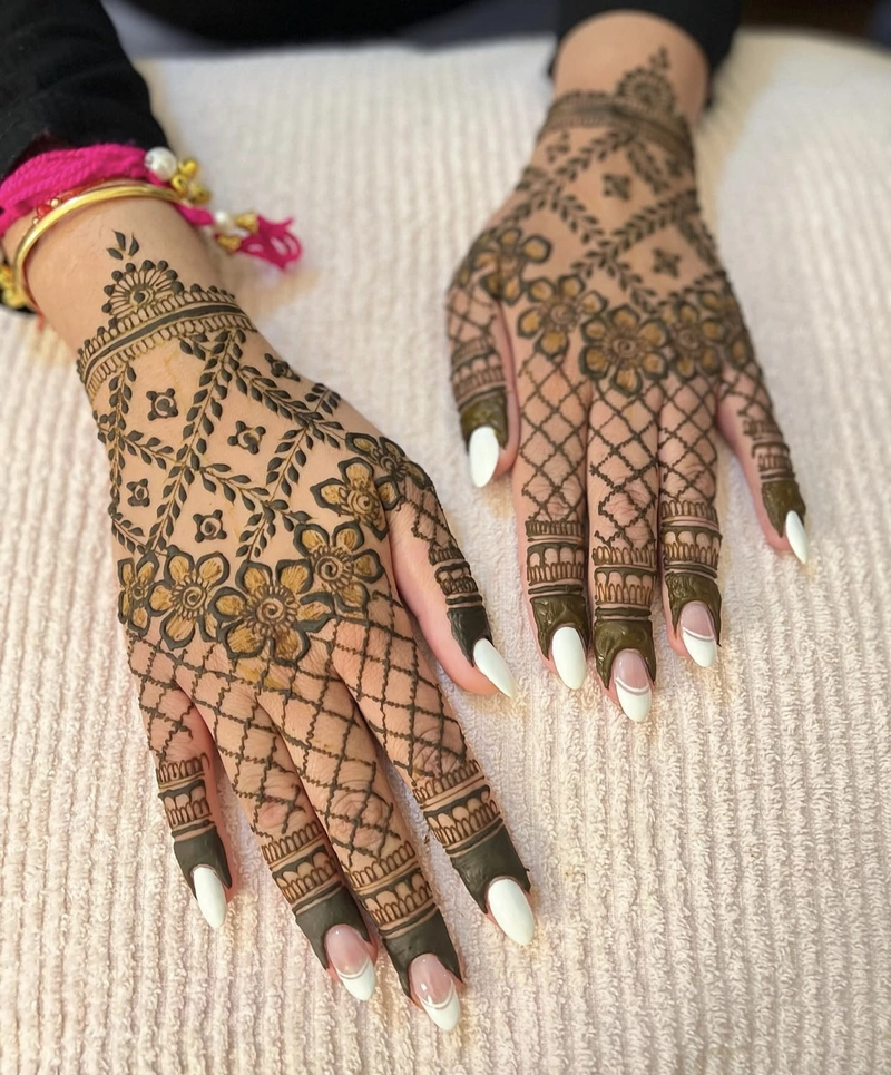 checks mehndi design photo
