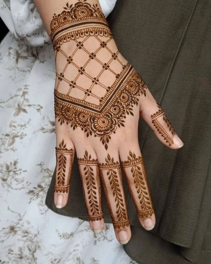 checks mehndi design simple and beautiful