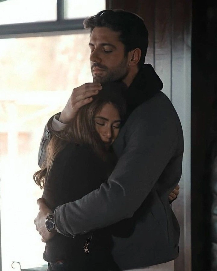 couples love hug photo for istagram dp