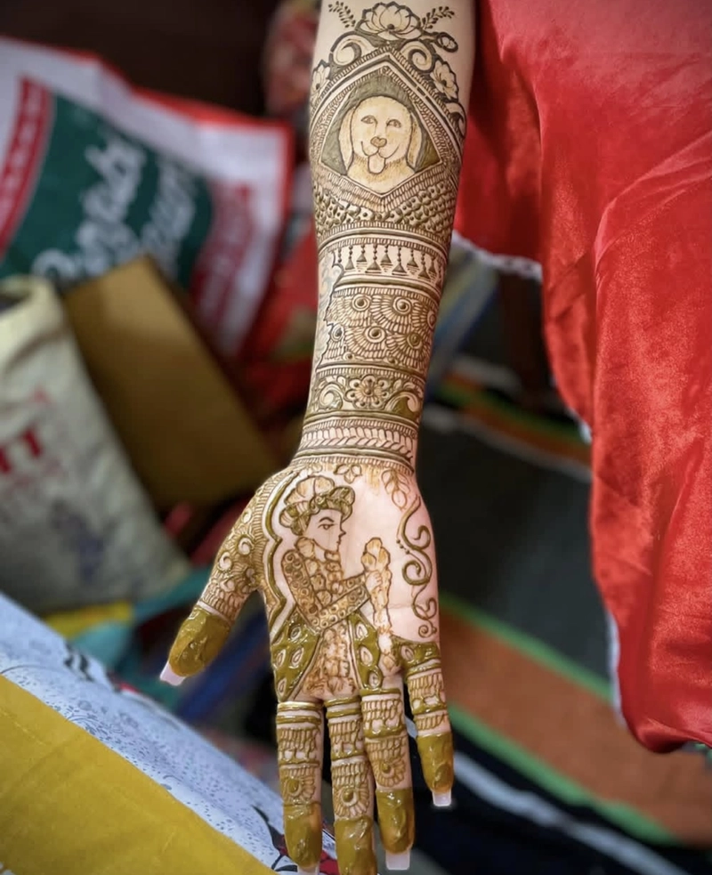 dog leg mehndi design photo