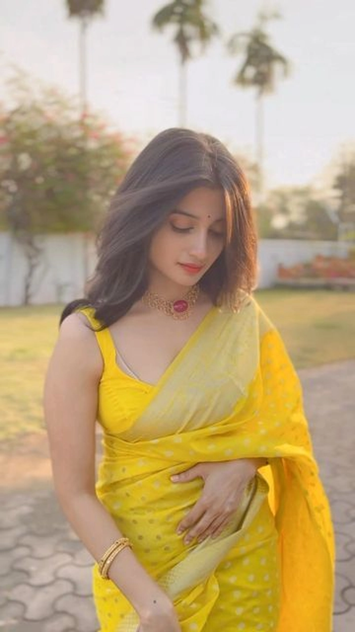 dp of fb of girls in saree