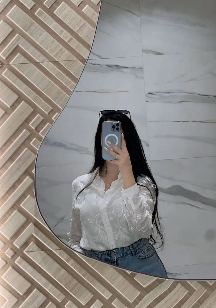 dpz stylish mirror selfie dp