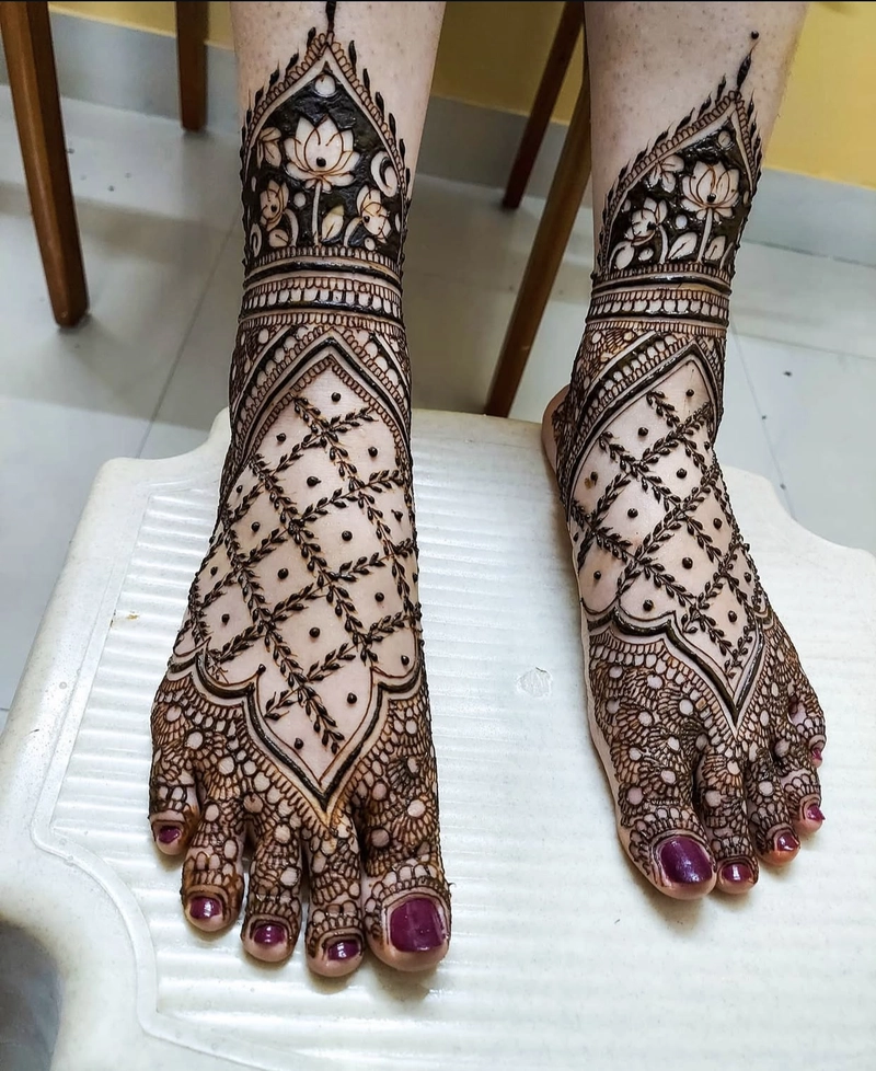 dulhan mehndi design pair ka photo simple and beautiful