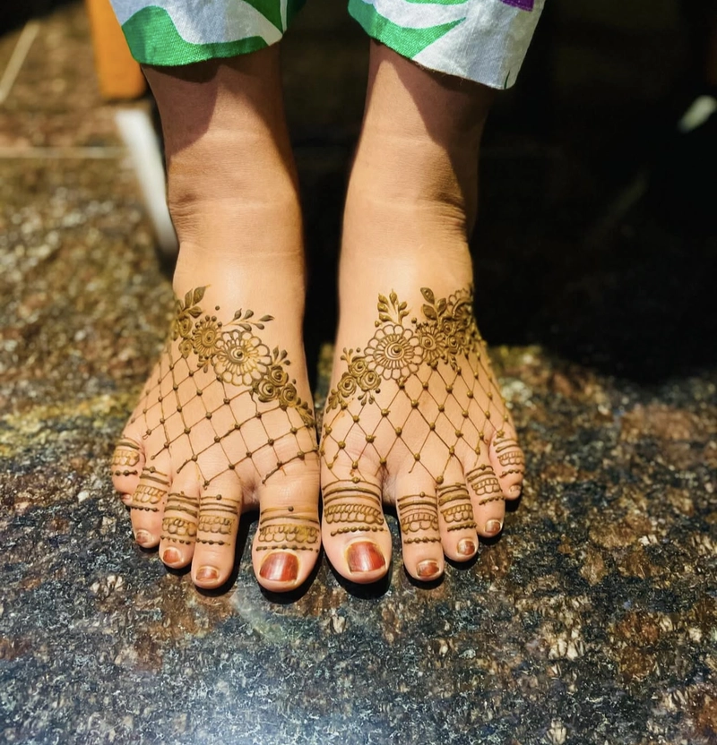 dulhan mehndi design pair ka simple