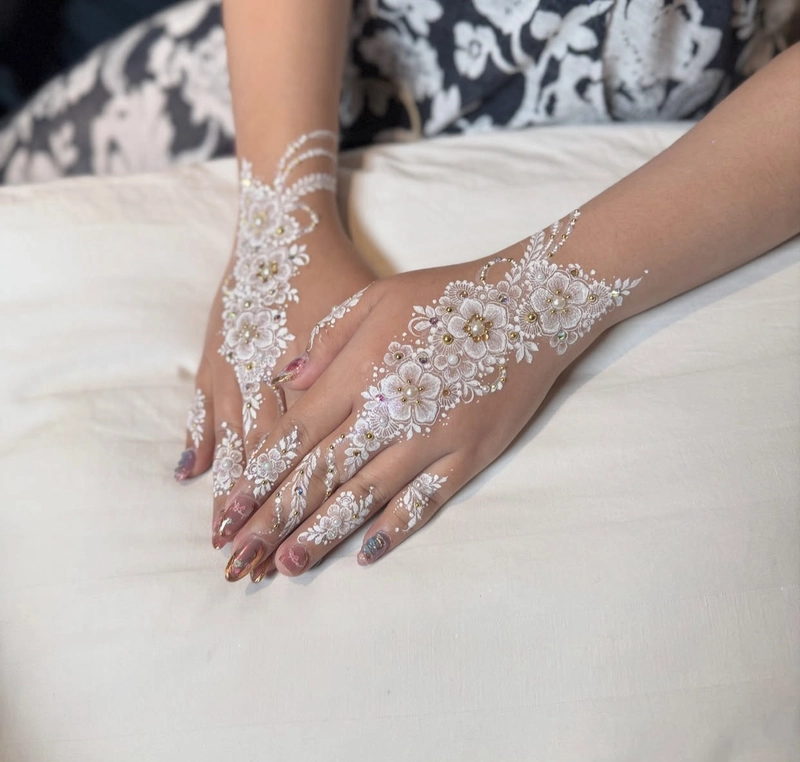 dulhan mehndi design upper hand