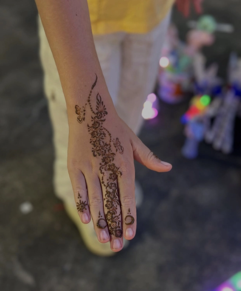 easy butterfly mehndi design
