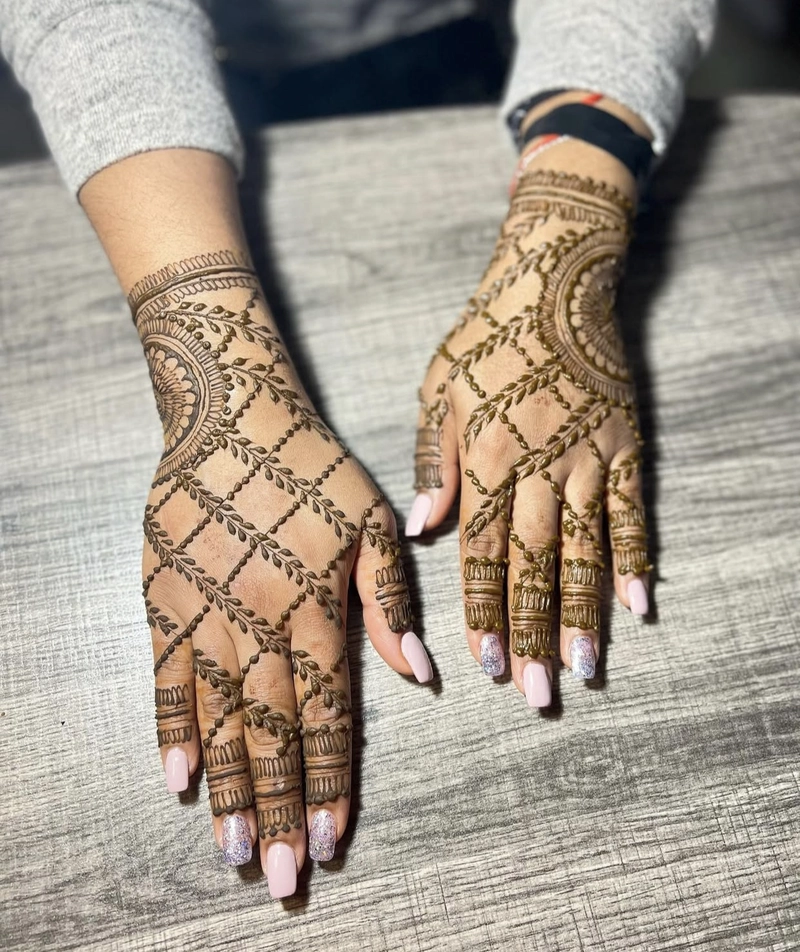 easy simple back checks mehndi design