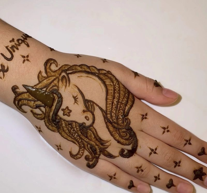 easy unicorn mehndi design photo