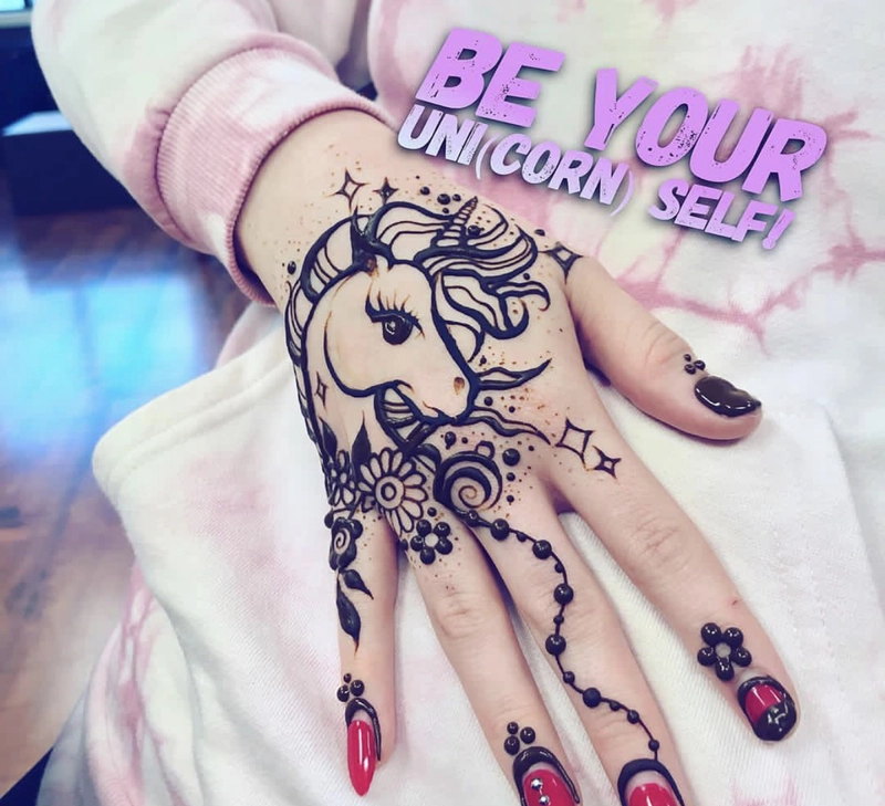 easy unicorn mehndi design pic