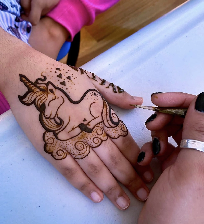 easy unicorn mehndi design