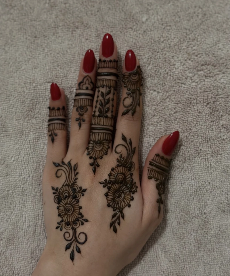 ek ungli ki mehndi design