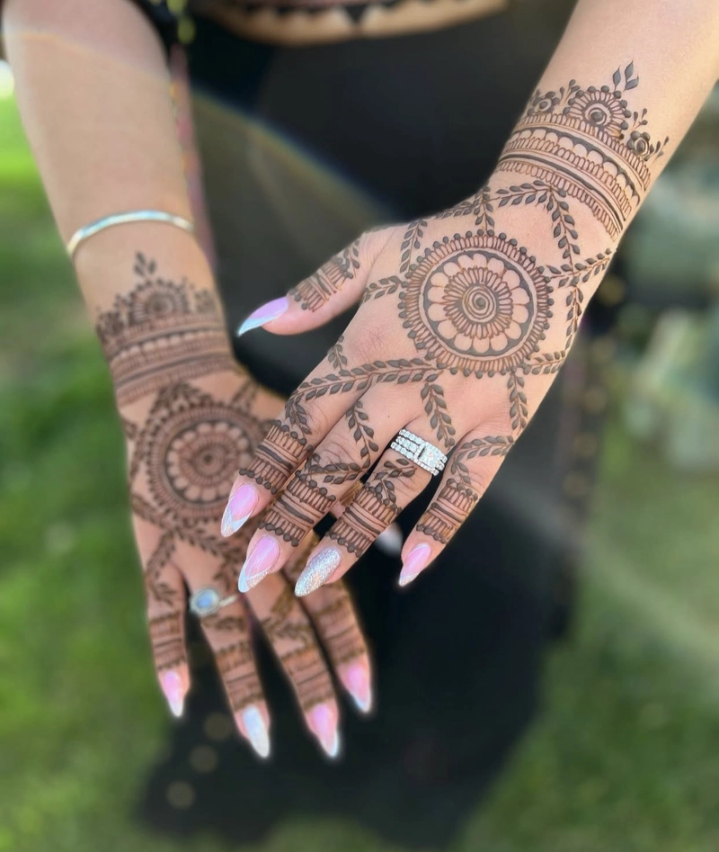 filling instagram checks mehndi design
