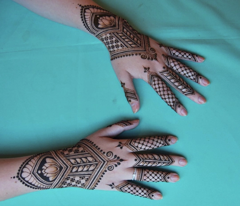 floral lotus mehndi design