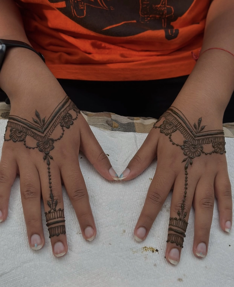 floral mehndi bridal stylish simple mehndi design