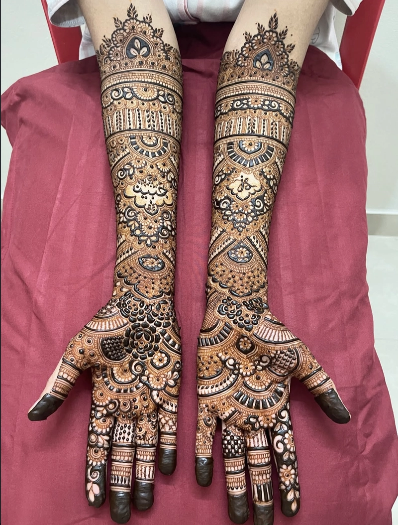 front hand gorgeous mehndi design