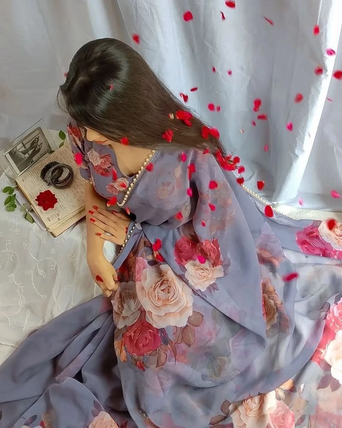 girl in saree dp