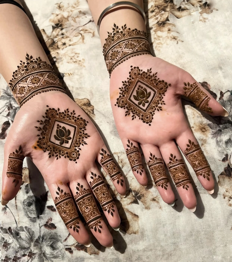 gol mehndi design photo back hand