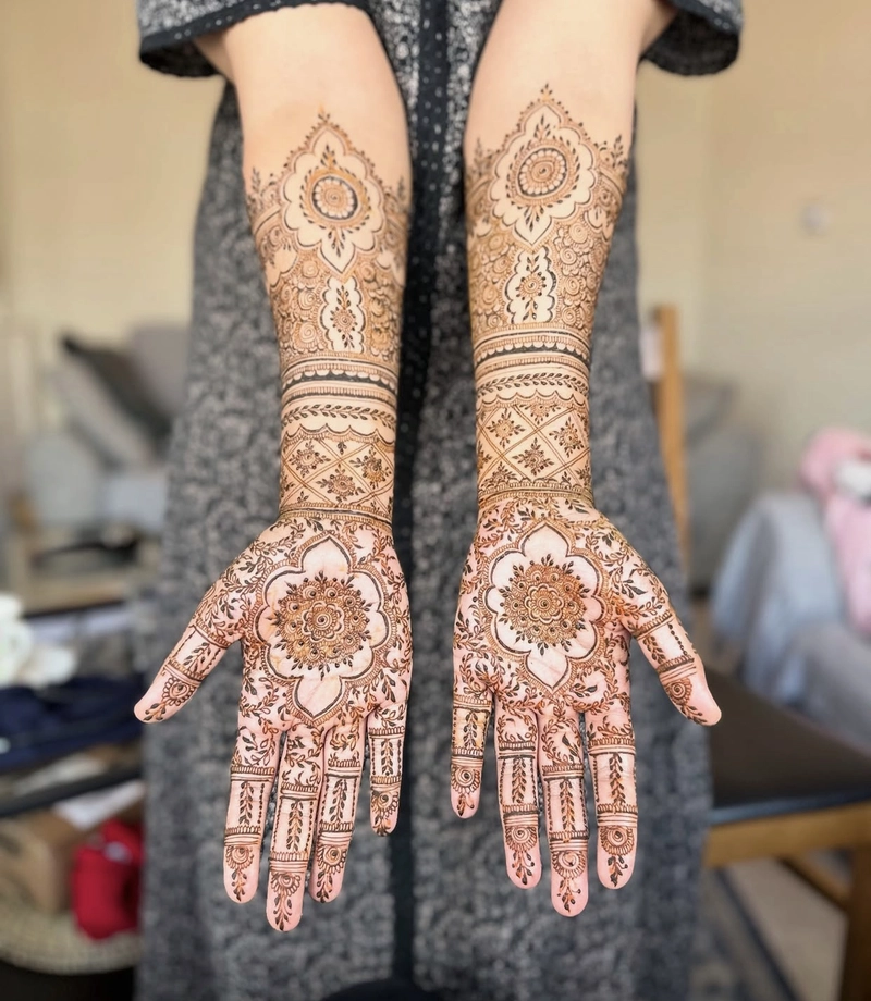 gorgeous mehndi design left hand pic
