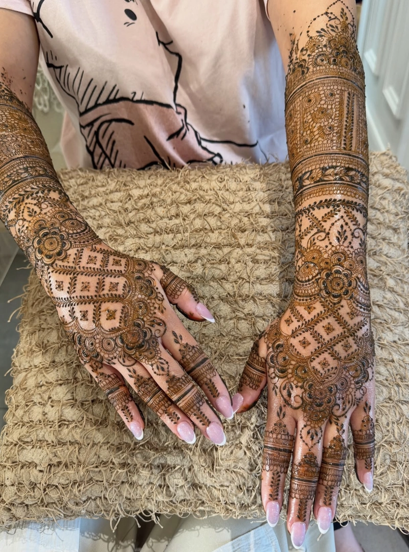 hand bridal mehndi design