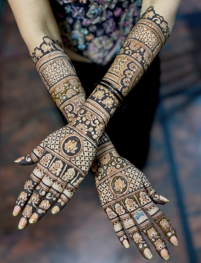 hand checks mehndi design