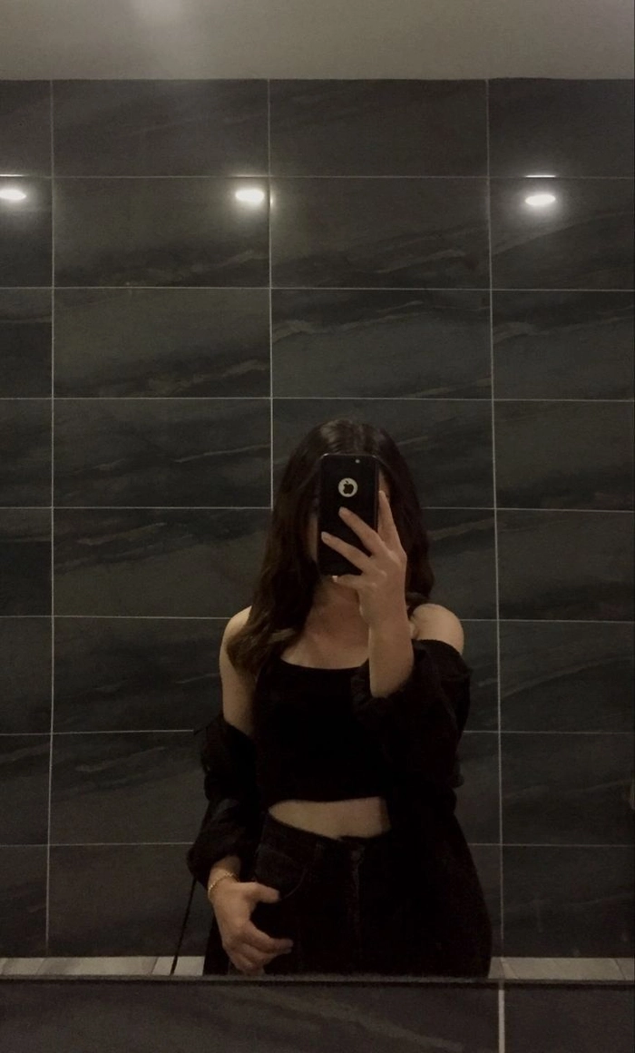 hidden face black mirror selfie dp