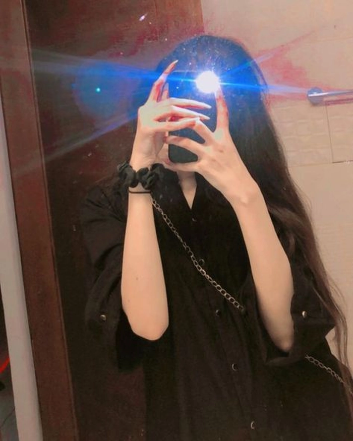 iphone mirror selfie dp