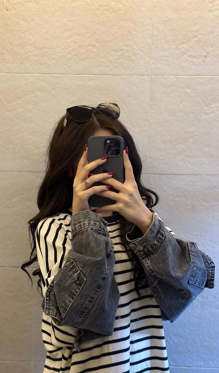 iphone mirror selfie dpz