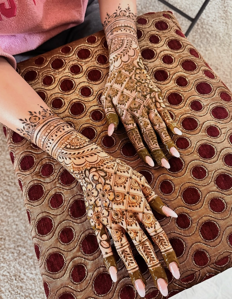 jaal mehndi design for back hand